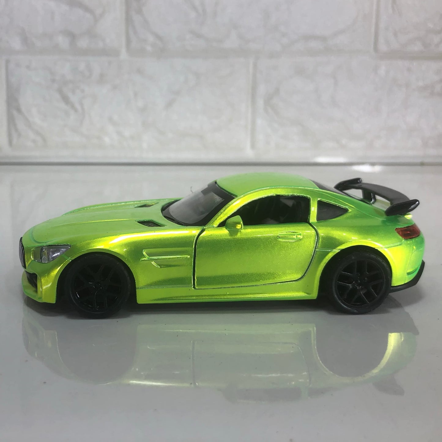 Exclusive Green Alloy Metal Pull Back Die-cast Car Scale Model Mini Auto Toy for Kids