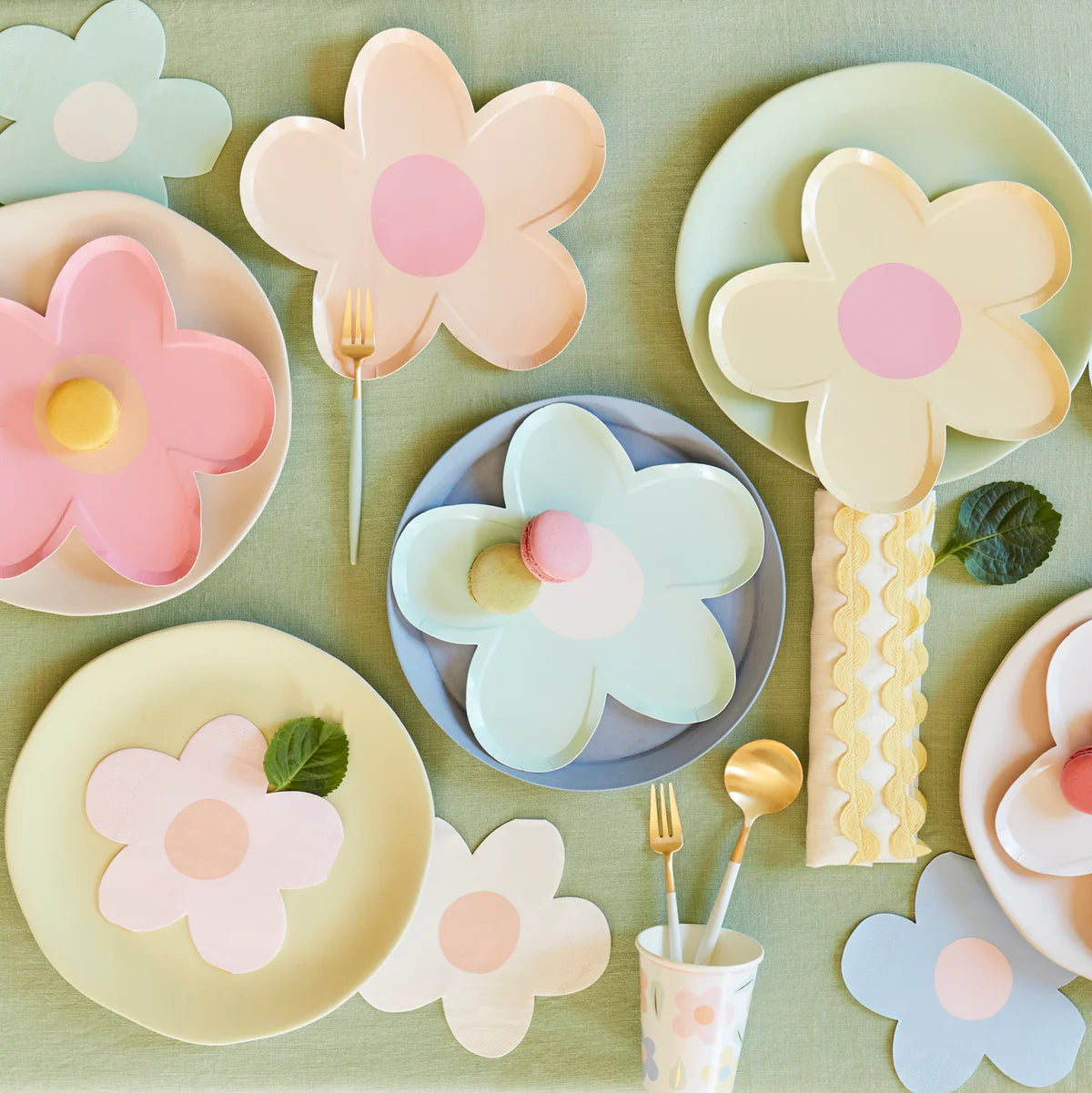 Daisy Shaped Plate